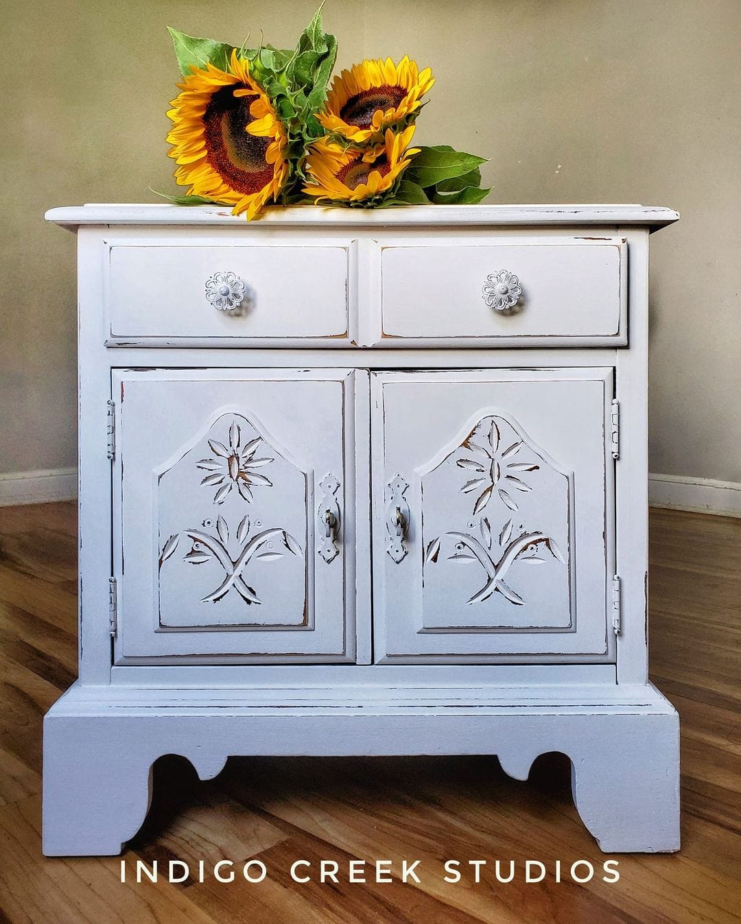 Eye Love Hue LLC Missing Hue Acrylic Mineral Paint Chalk Paint Clay Paint