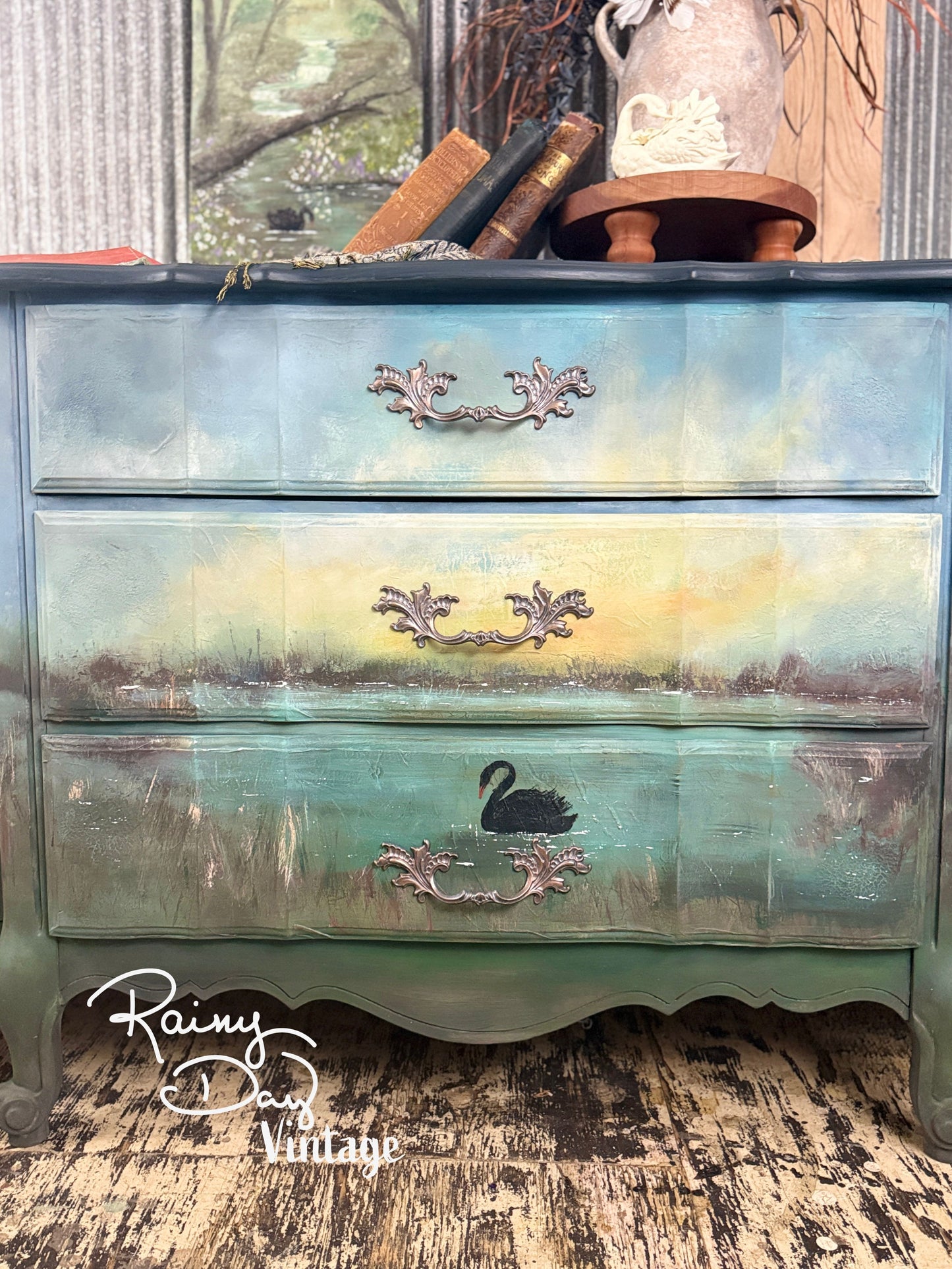 French Dresser/dresser/painted furniture/buffet/vanity